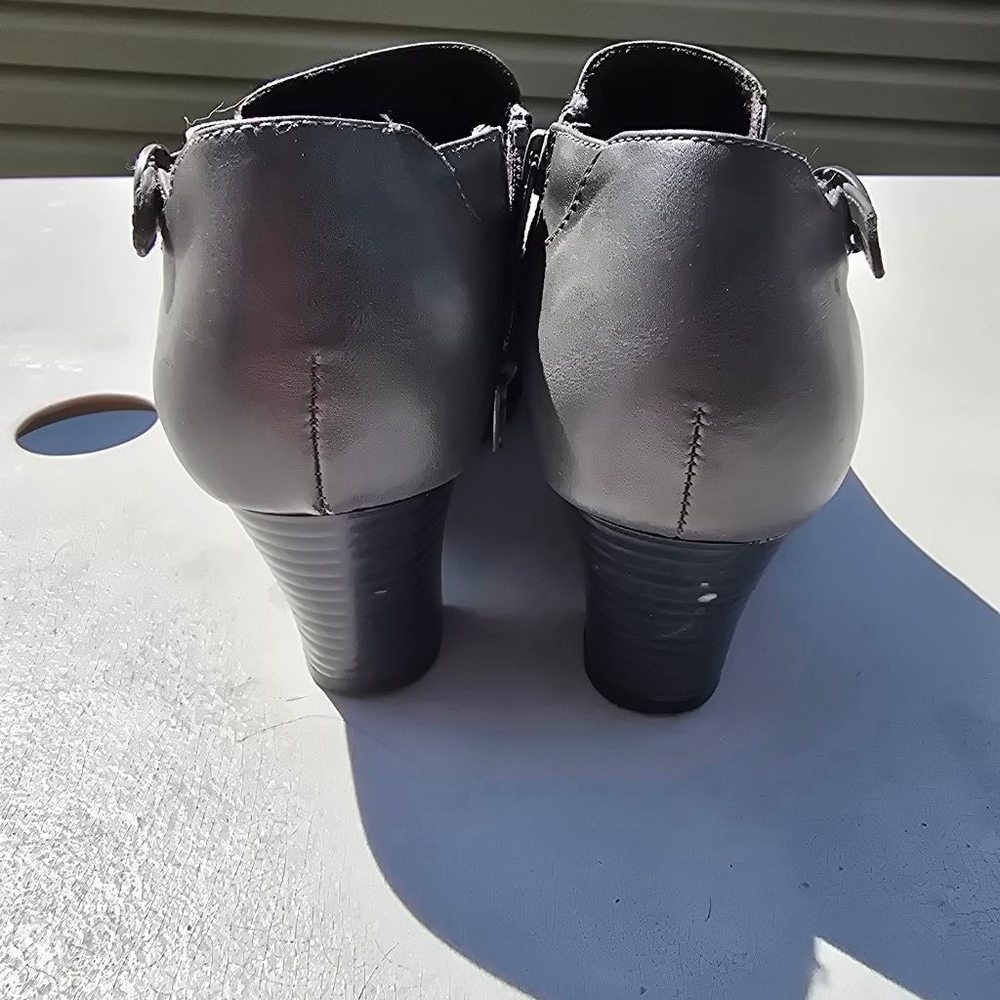Croft & Barrow Grey Ankle Booties Size 6.5 - Picture 3 of 6